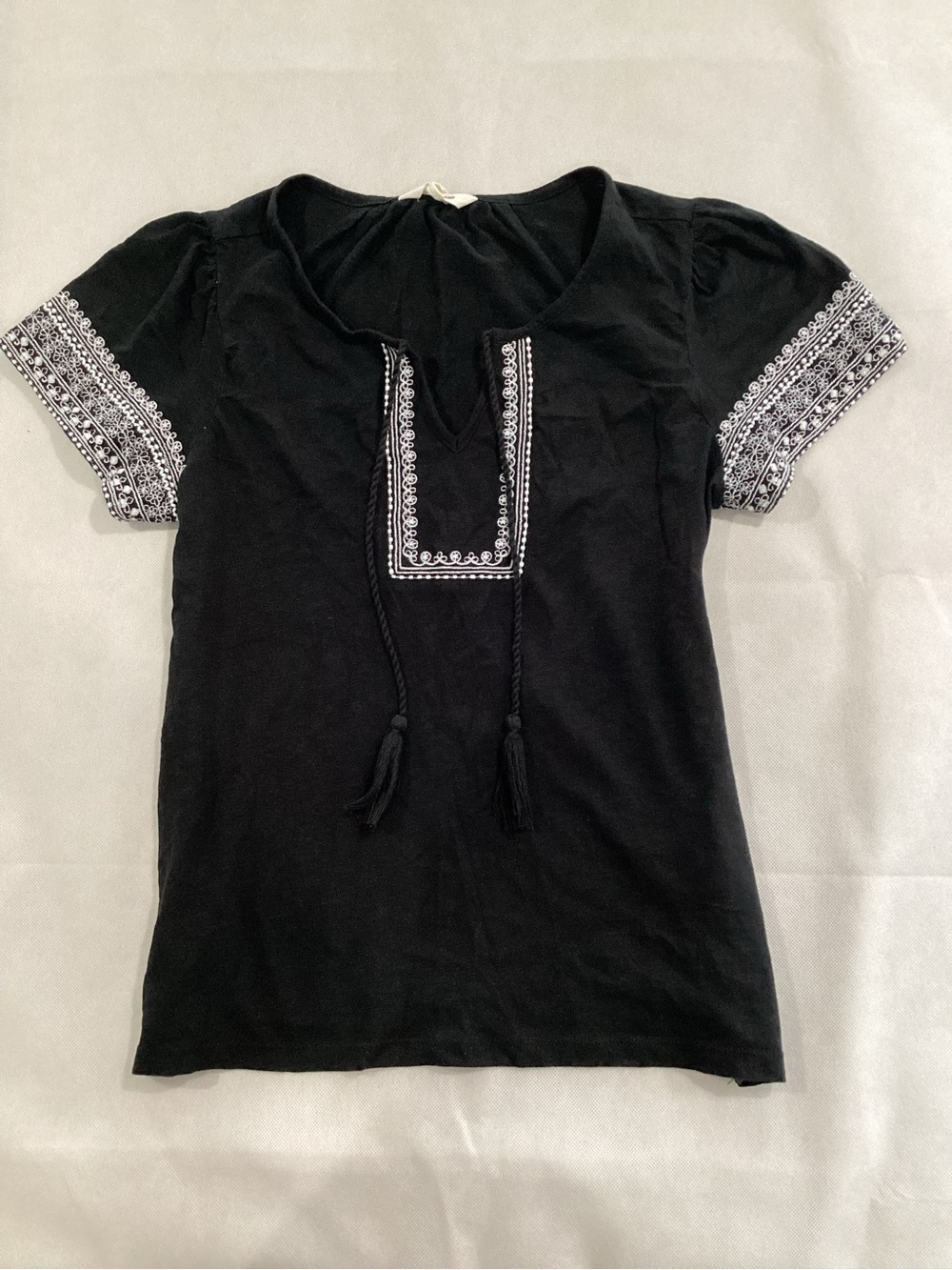 Lucky Brand Black Short-Sleeve Embroidered Peasant Top size small 9/2